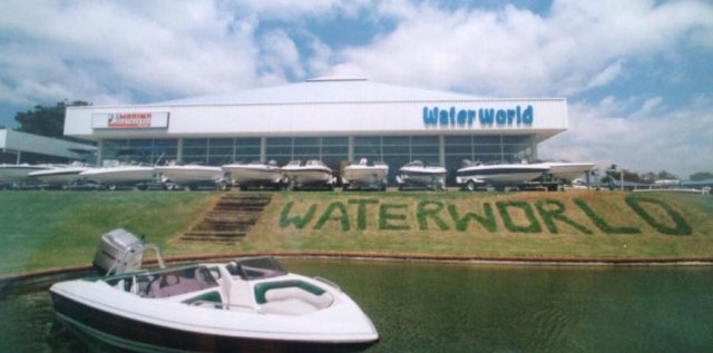 Waterworld is a Chaparral Boats boat dealership located in Johannesburg, 