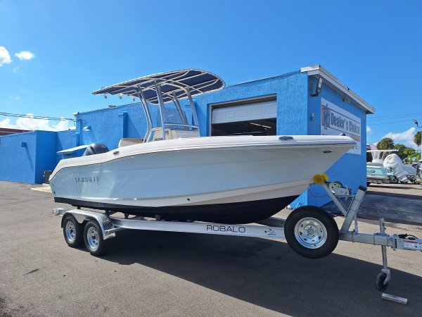 Robalo R200 Center Console for sale