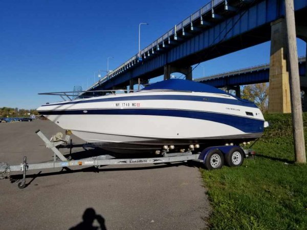 2004 Crownline 235 CCR Cuddy
