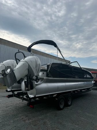 Used 2018 Crest Continental 27 TWIN 350'S Power Boat for sale